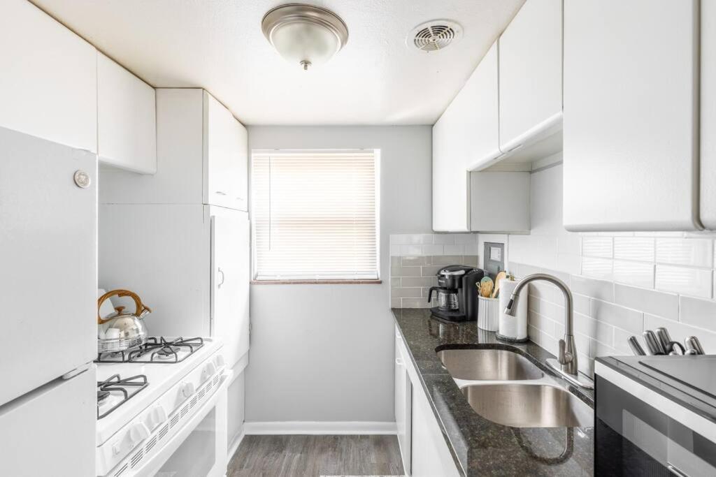 Exclusive New Listing! Maple Heights Charm Apartment Exterior photo